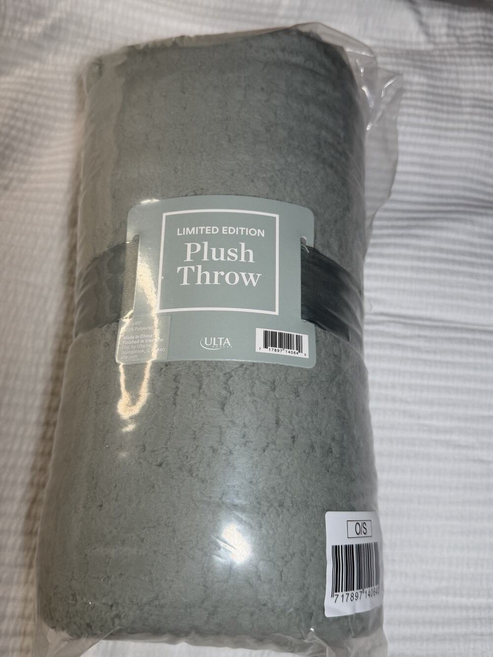 NEW Ulta Beauty Limited Edition Sage Green Plush Throw Blanket “50x 60” SEALED